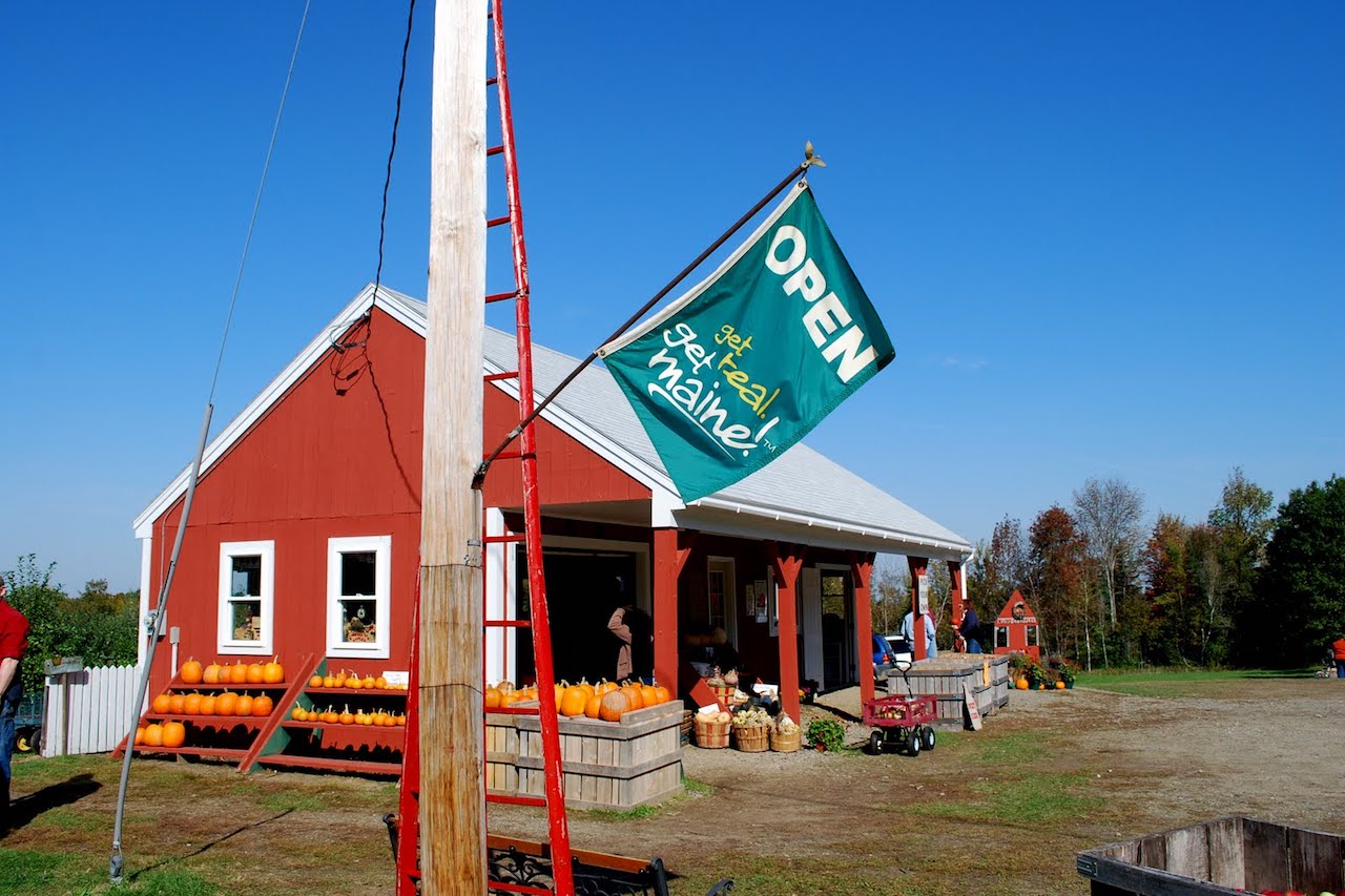 maine-ly apples farmstand